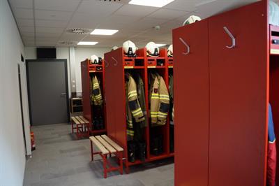 Feuerwehr Garderobe Einsatzbekleidung (2).JPG